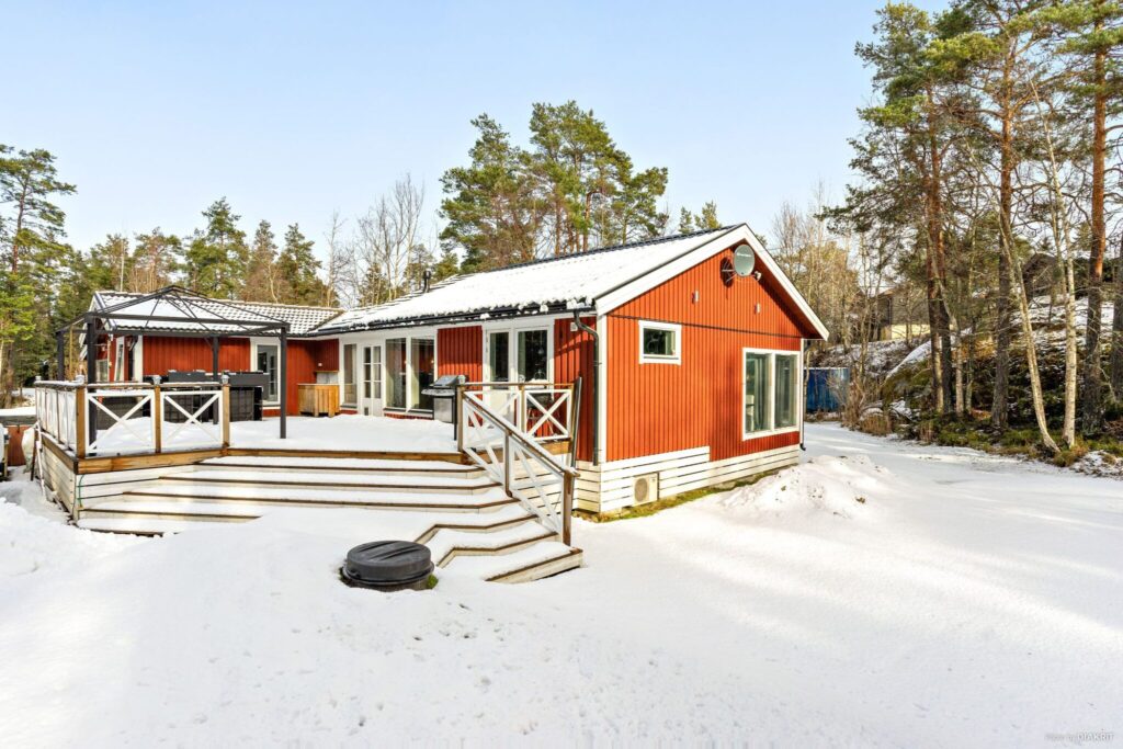 20. Rengoring av tak pa takpannor till villa Tyreso Strand 2048x1365