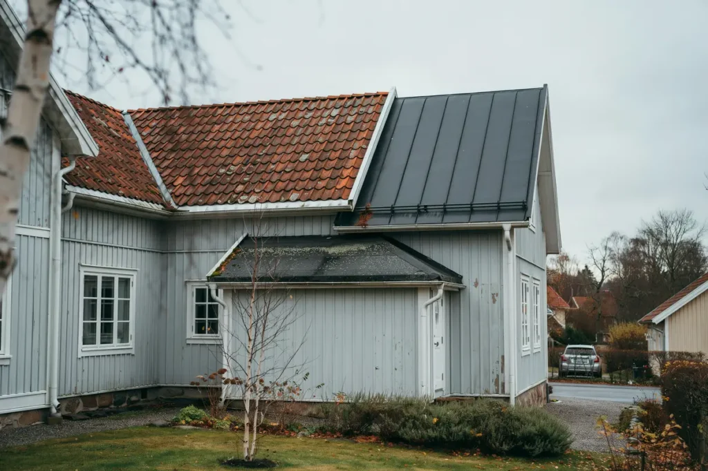 s v ljer du r tt takmaterial f r villan j mf relse av tegel pl t och papp i svenskt klimat